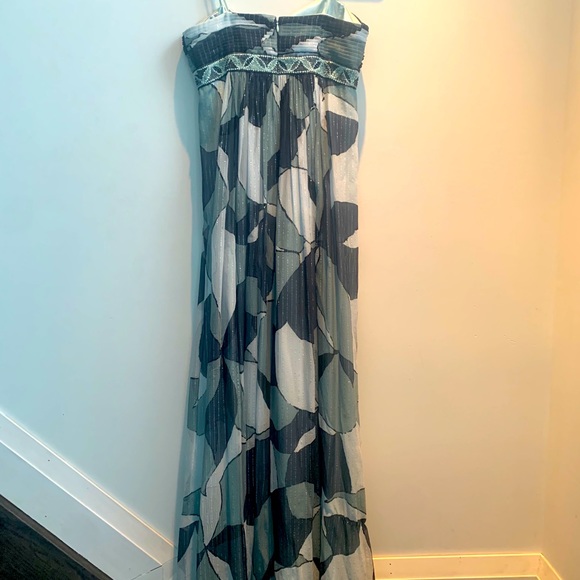 Gorgeous Full long Dress - Picture 2 of 5